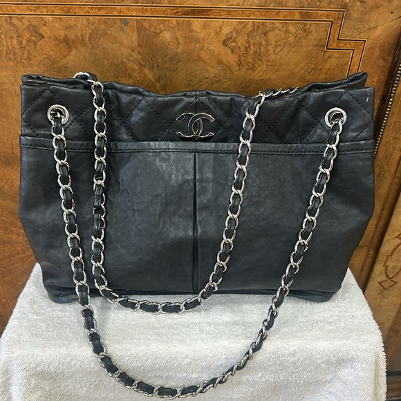 CHANEL Handbags - Vintage Chanel Leather Tote